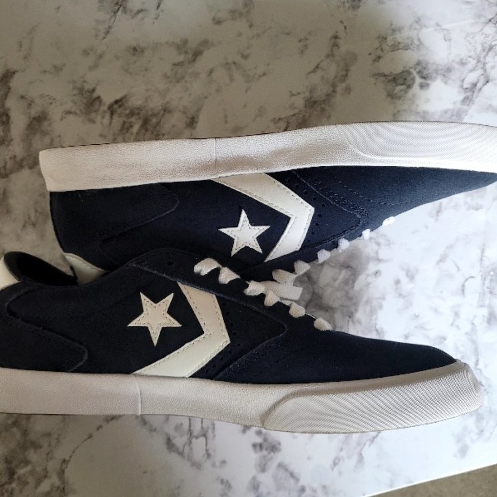 Women's Converse low top tennis shoes sz10